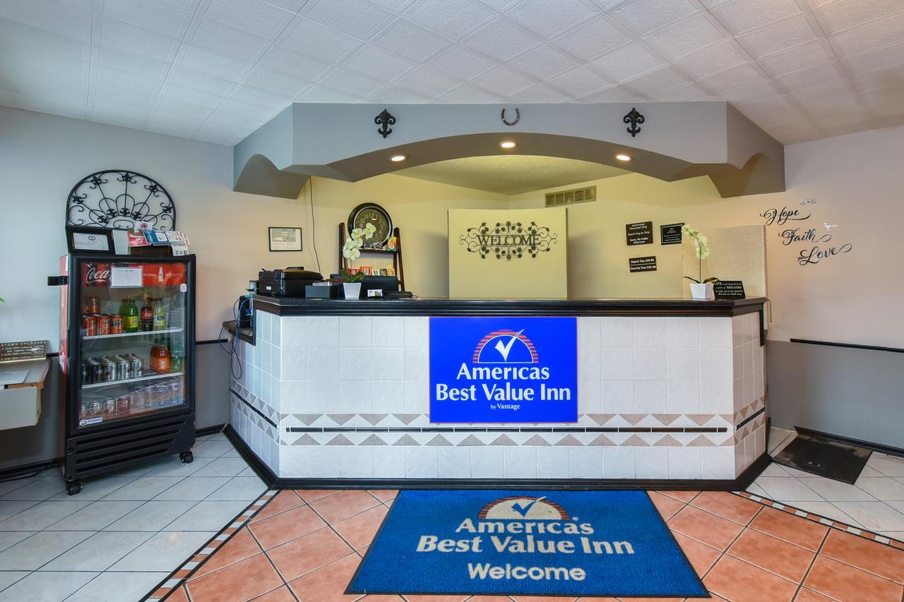 Americas Best Value Inn & Suites Williamstown Ngoại thất bức ảnh